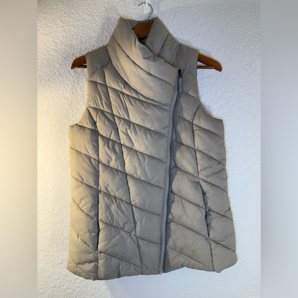 Nicole Miller Asymmetrical Mushroom Oatmeal Gray Puffer Vest Cowl Neck Sz S